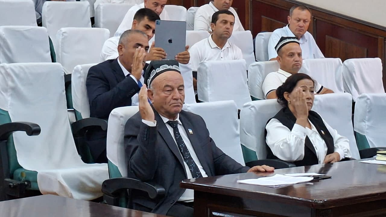 Xalq deputatlari Sariosiyo tuman Kengashining yettinchi chaqiriq o‘n yettinchi sessiyasi bo‘lib o‘tdi