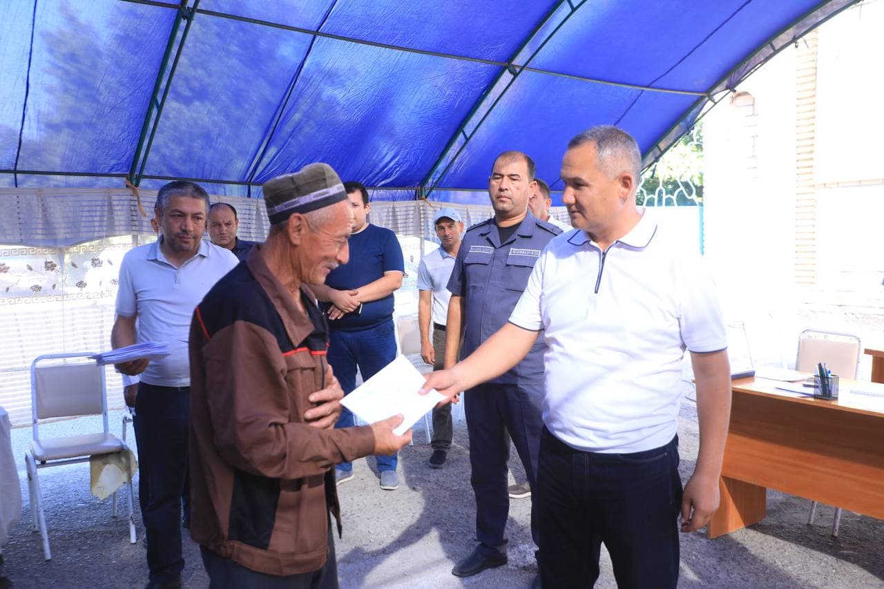 Sariosiyoda suvdan samarali foydalanish va hosildorlikni oshirish maqsadida mexanizator va suvchilar bilan uchrashuv o‘tkazildi