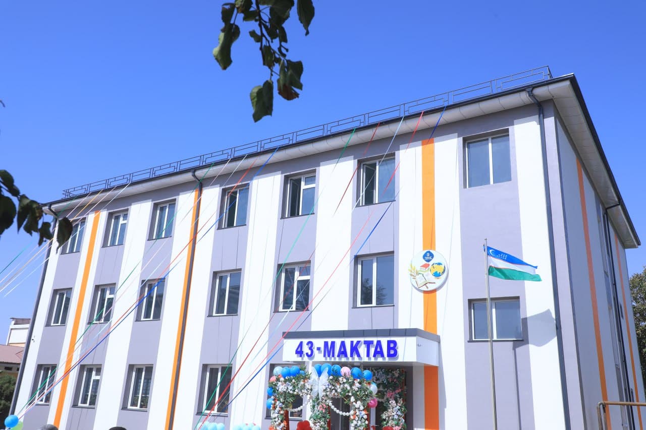Ўзбекистон Республикаси давлат мустақиллигининг 35 йиллиги муносабати билан Сариосиё туманида Инвестиция дастури доирасида бунёд этилган янги ижтимоий обектлар фойдаланишга топширилмоқда. Жумладан, Турмуш обод маҳалласидаги 43-сонли умумтаълим мактабига