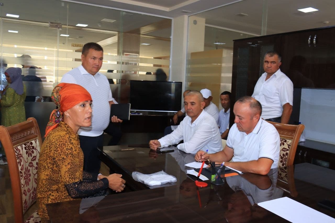 Туман ҳокими фуқаролар мурожаатларини тинглади