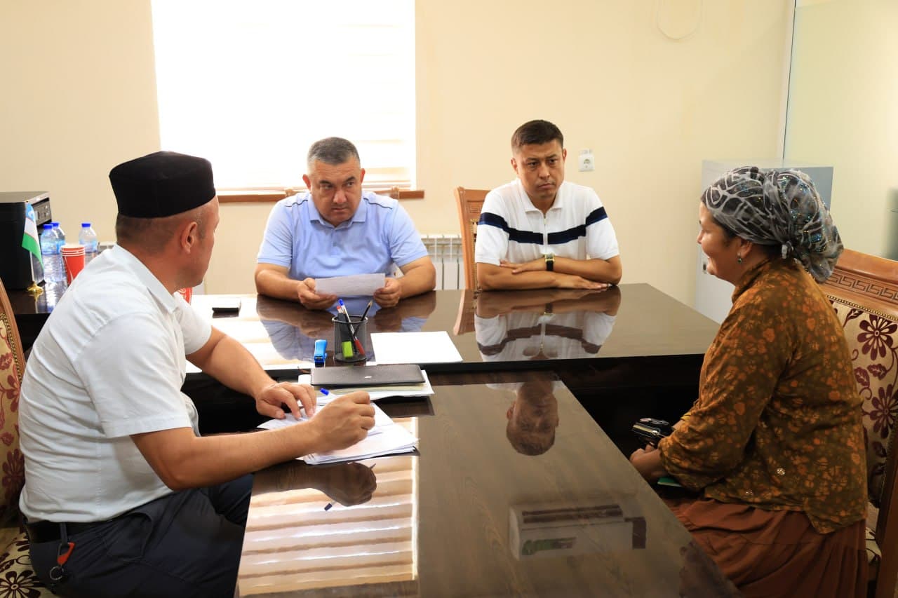 #qabul #oltinsoy Tuman hokimining navbatdagi fuqarolar qabuli bo‘lib o‘tdi Oltinsoy tumani hokimi Otabek Mavlyanovning navbatdagi fuqarolar qabuli bo‘lib o‘tdi. Qabul davomida tumanning turli hududlaridan kelgan fuqarolarning murojaatlari, taklif va mu