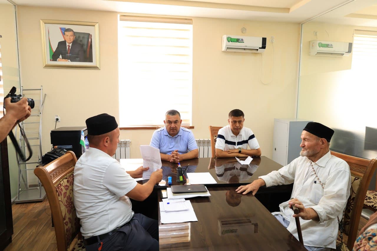 #qabul #oltinsoy Tuman hokimining navbatdagi fuqarolar qabuli bo‘lib o‘tdi Oltinsoy tumani hokimi Otabek Mavlyanovning navbatdagi fuqarolar qabuli bo‘lib o‘tdi. Qabul davomida tumanning turli hududlaridan kelgan fuqarolarning murojaatlari, taklif va mu