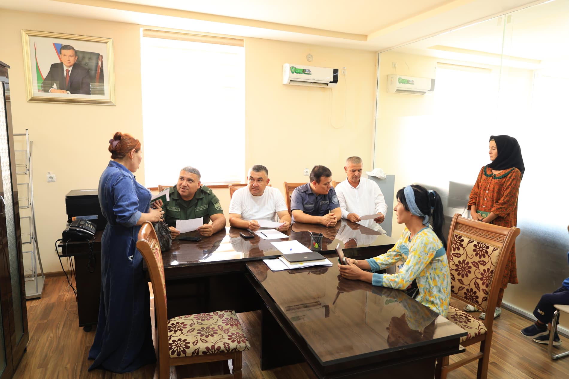 Murojaatdan — amaliy yechimga: tuman hokimi fuqarolarni qabul qildi
