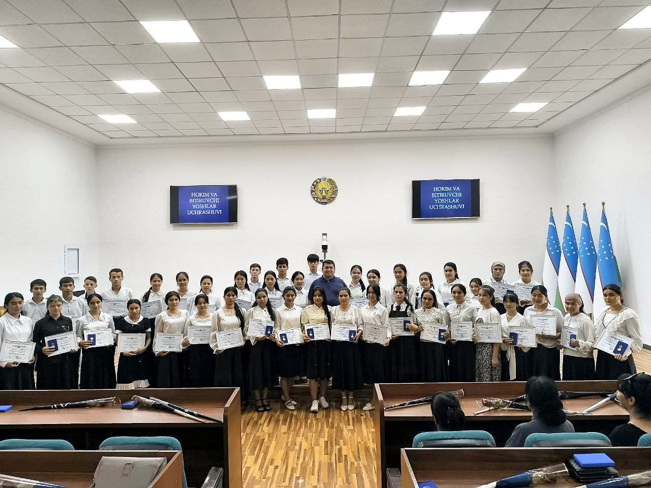 💠Sherobod tumanida bitiruvchilar taqdirlandi