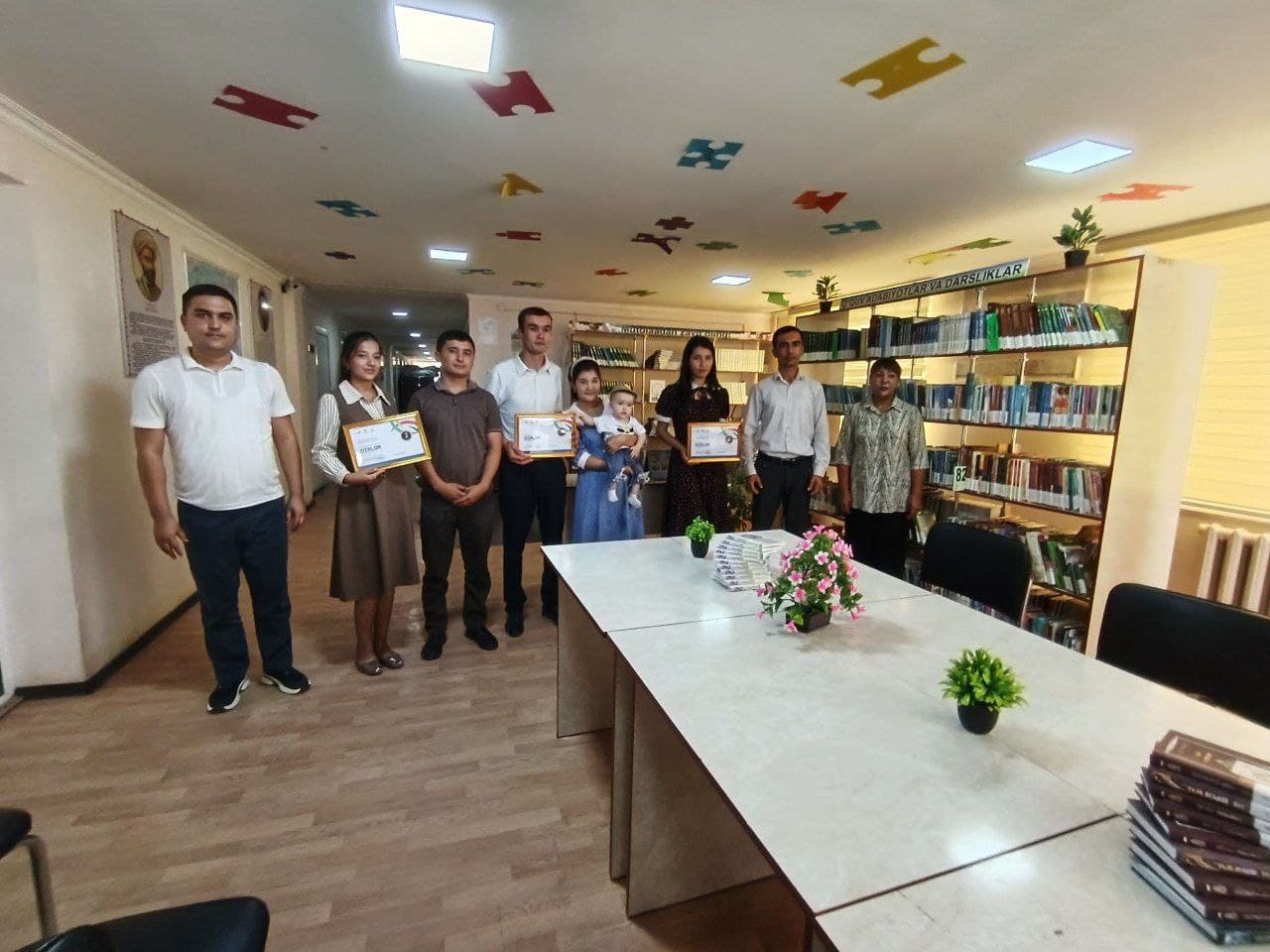 📖 Ёш китобхон оила” танловининг Шеробод туман босқичи ғолиблари ҳамда вилоят босқичига йўлланмани қўлга киритган китобхон оилалар аниқланди.