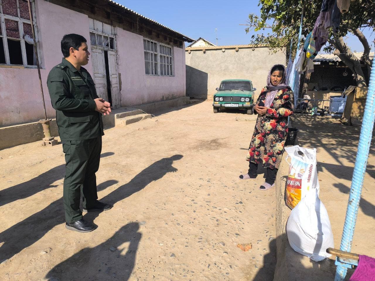 💠Viloyat prokurori B.B. Babadjanov tashabbuslari bilan insonparvarlik va mehr-oqibat tuyg‘ulari asosida Sherobod tumani Dehqonariq mahalla fuqarolar yig‘ini hududida ijtimoiy himoyaga muhtoj, ehtiyojmand oilalar holidan xabar olindi.