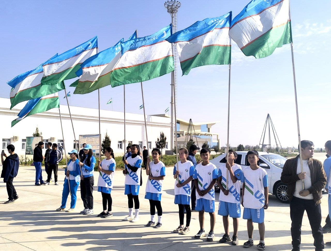 💠“Bir Vatan, bir el, bir bayroq!” shiori ostida bayroq estafetasi Sherobodda davom etmoqda