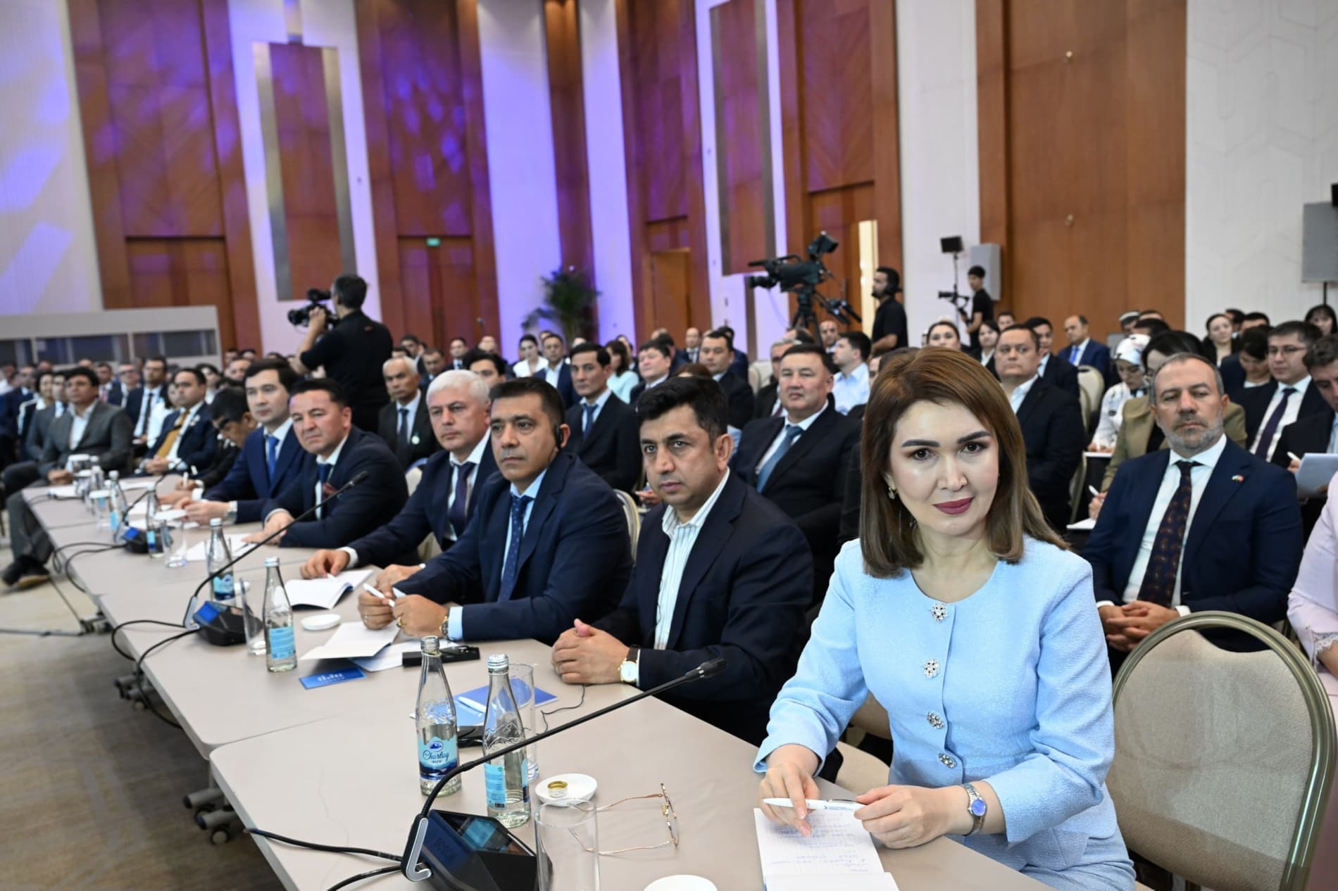 Президент Шавкат Мирзиёев Хива шаҳрида тадбиркорлар билан очиқ мулоқот ўтказди.
