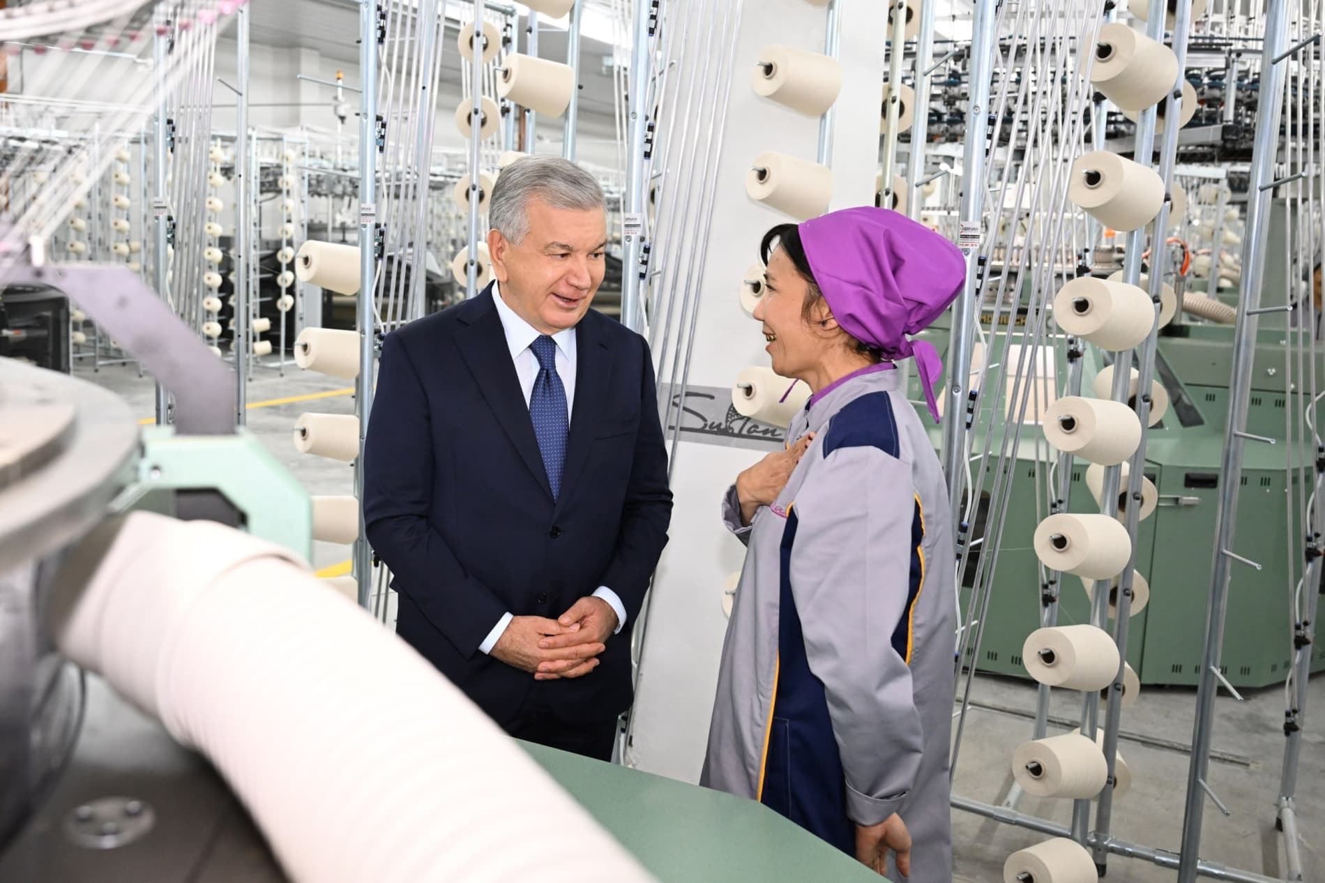Prezidentimiz Qarshidagi resurs tejamkor toʻqimachilik korxonasi bilan tanishdi