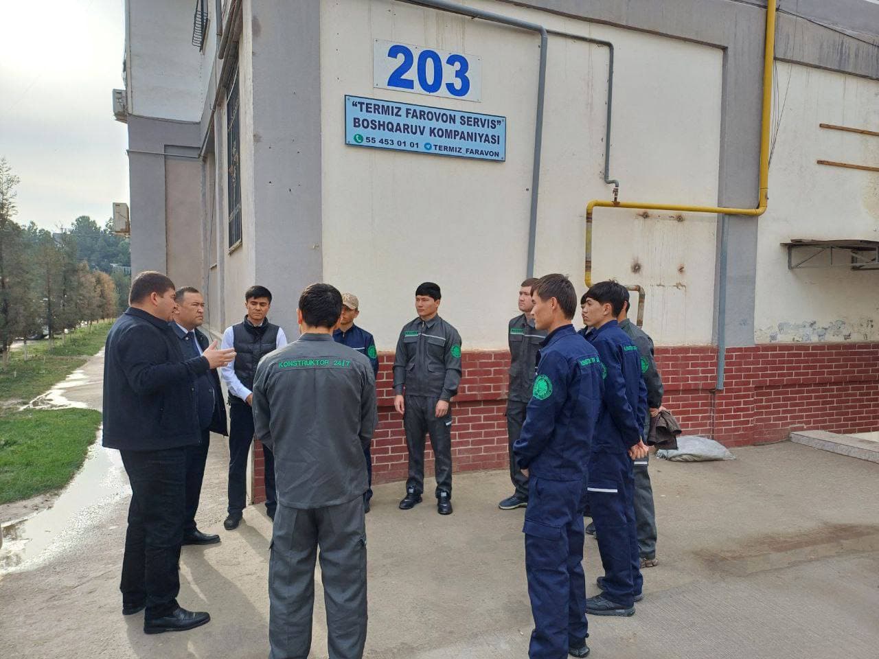 Viloyat hokimining topshirig‘iga asosan, Termiz shahar hokimi Sharofiddin Lolayev boshchiligida “Bog‘ishamol” mahallasida faol talabalar hamda mas’ul mutasaddilar ishtirokida uchrashuv o‘tkazildi.