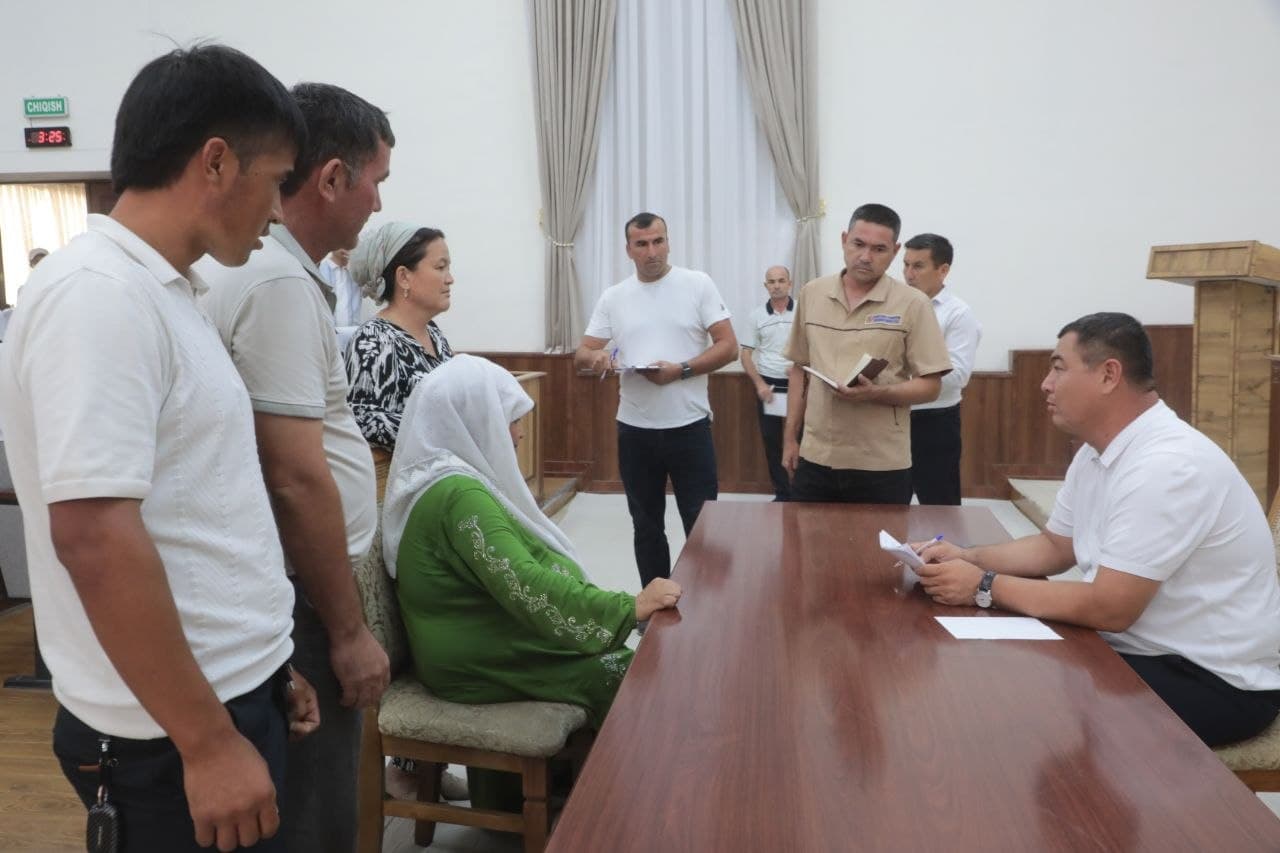Бугун Қизириқ туманида фуқароларнинг муаммоларини ўрганиш, уларнинг ҳуқуқ ва манфаатларини таъминлаш борасидаги ишлар изчил давом эттирилмоқда.