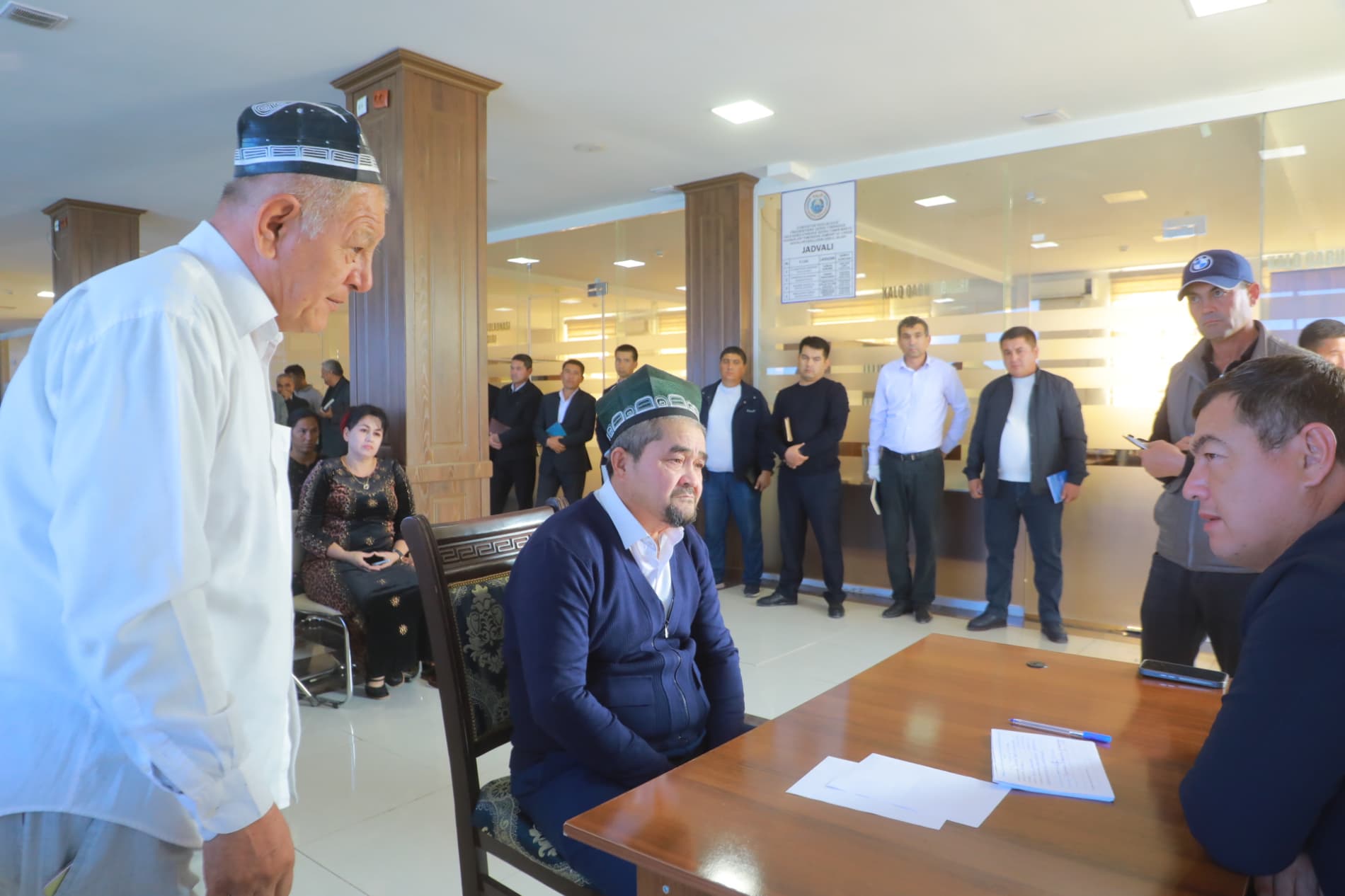 Aholi bilan ochiq muloqot: Qiziriq tumanida navbatdagi fuqarolar qabuli o‘tkazildi
