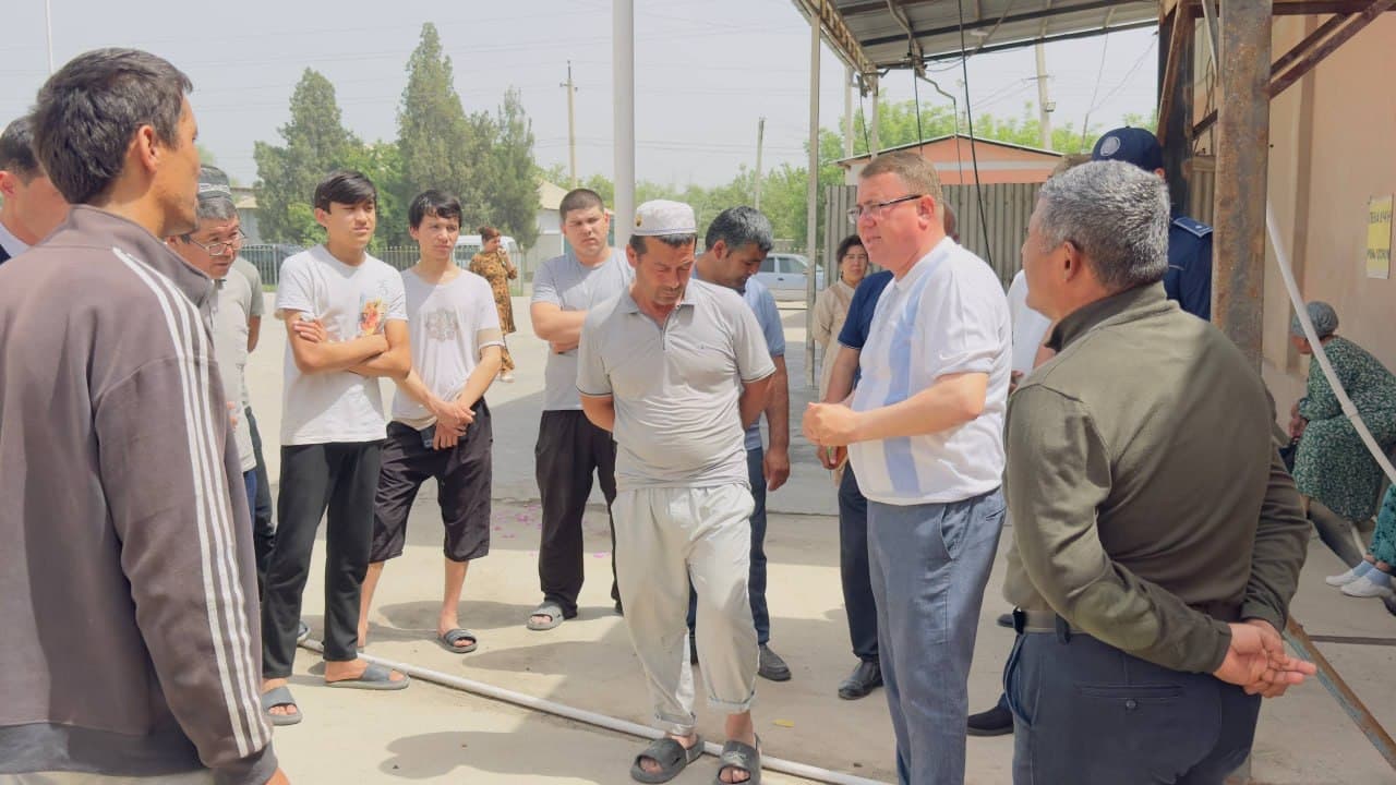 Denov tumani hokimi Anvar Normamatov “Namozgoh”, “Jamatak” va “Tasmasoy” mahallalarida olib borilayotgan obodonlashtirish hamda bunyodkorlik ishlari bilan tanishdi.