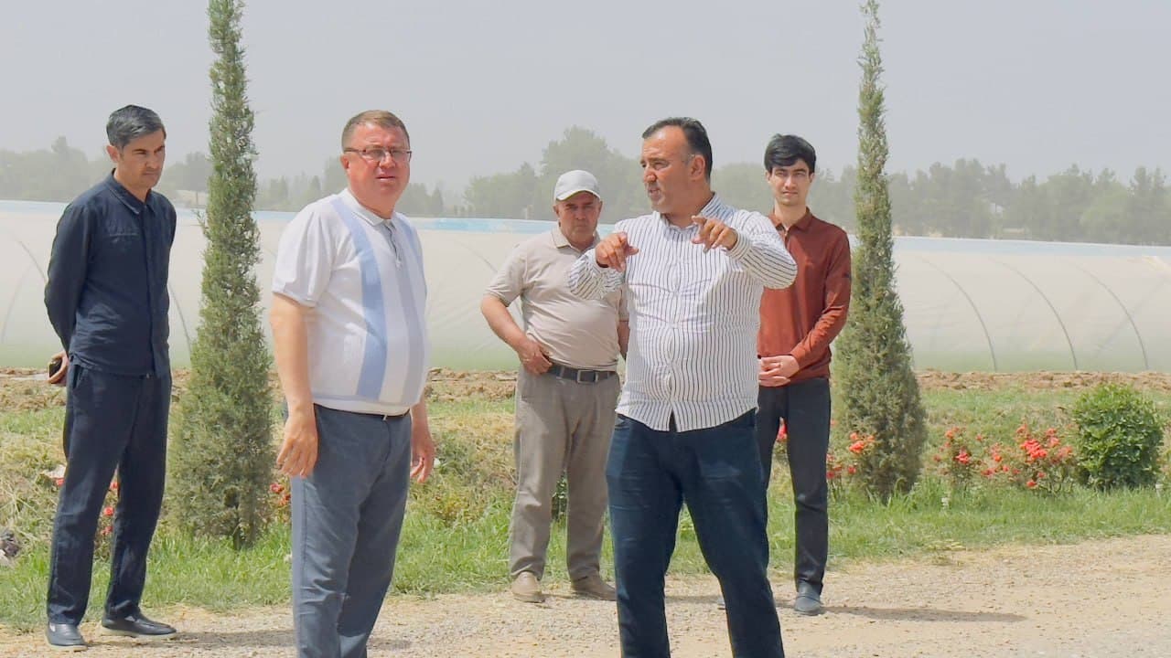 Denov tumani hokimi Anvar Normamatov “Namozgoh”, “Jamatak” va “Tasmasoy” mahallalarida olib borilayotgan obodonlashtirish hamda bunyodkorlik ishlari bilan tanishdi.