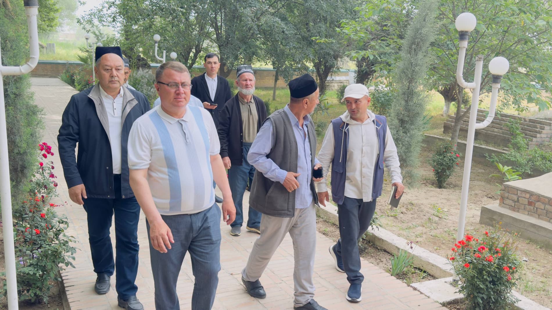 Denov tumani hokimi Anvar Normamatov “Shamoli” mahallasida amalga oshirilayotgan obodonlashtirish va bunyodkorlik ishlari bilan yaqindan tanishdi.