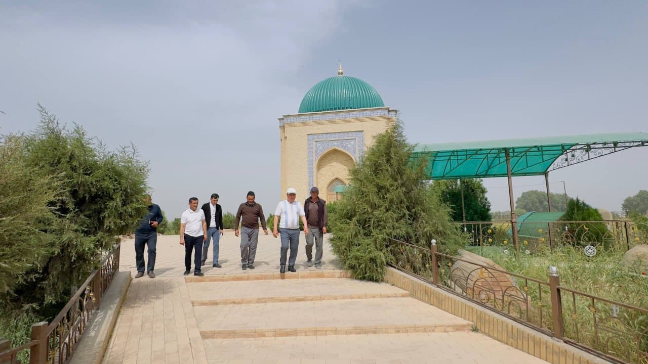 Denov tumani hokimi Anvar Normamatov “Namozgoh”, “Jamatak” va “Tasmasoy” mahallalarida olib borilayotgan obodonlashtirish hamda bunyodkorlik ishlari bilan tanishdi.