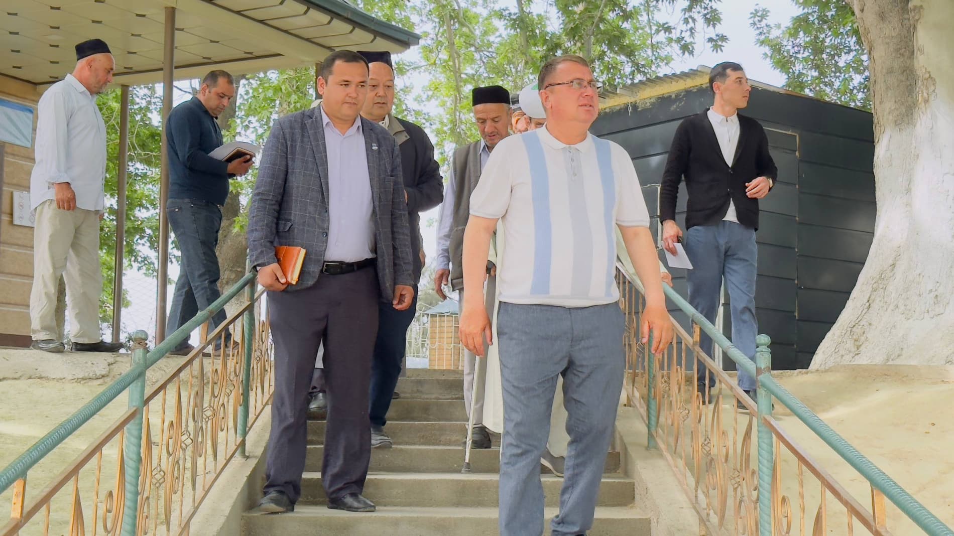 Denov tumani hokimi Anvar Normamatov “Shamoli” mahallasida amalga oshirilayotgan obodonlashtirish va bunyodkorlik ishlari bilan yaqindan tanishdi.