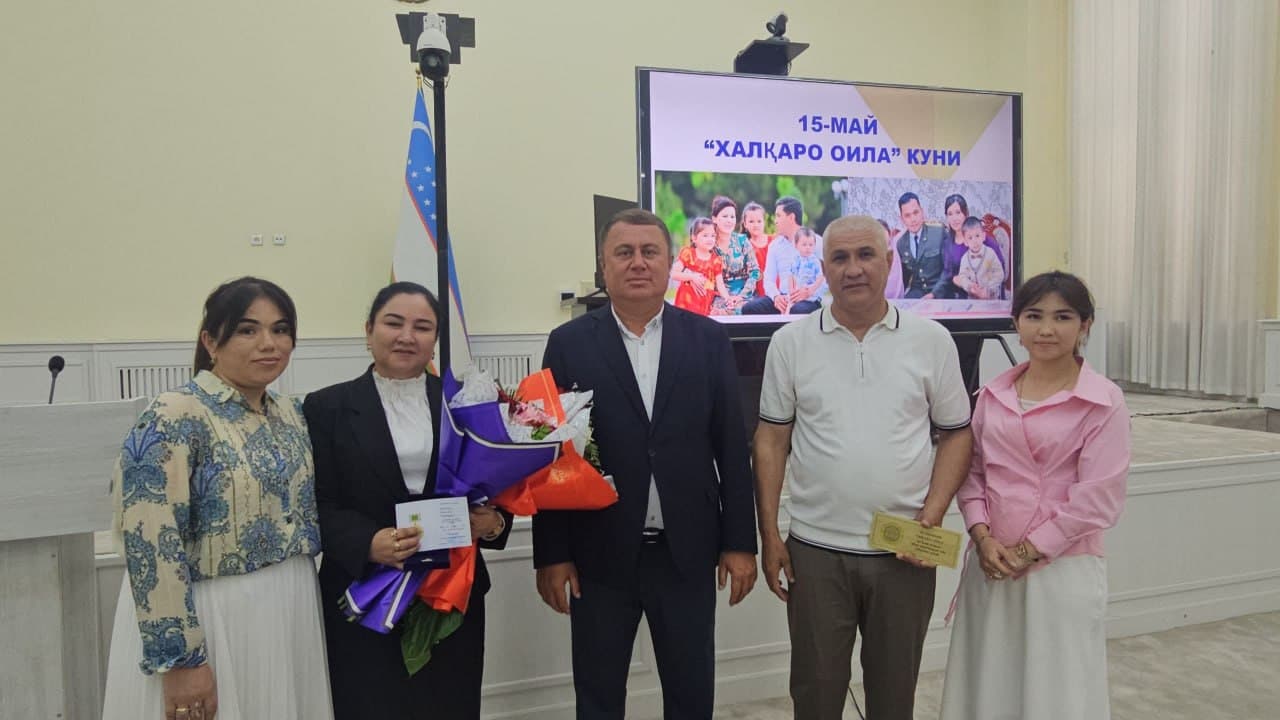 Denov tumani hokimi Anvar Normamatov tomonidan “Ibratli oila” ko‘krak nishoni tantanali topshirildi