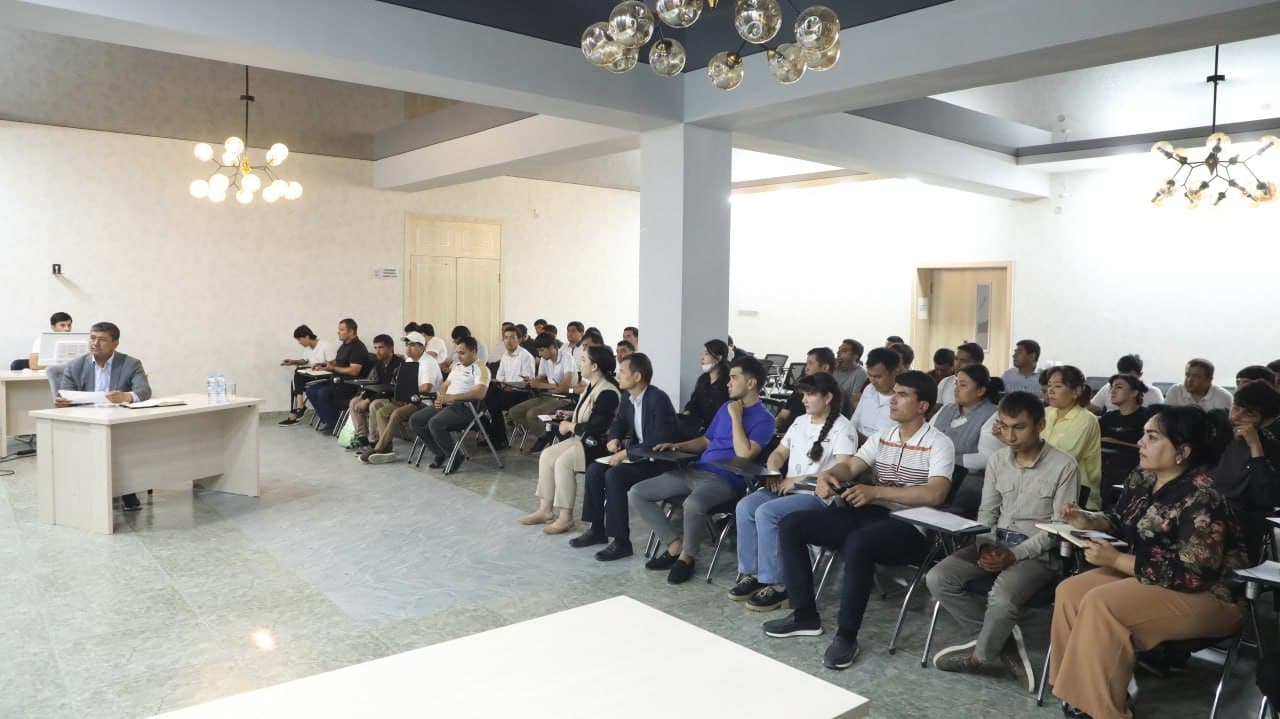 Ҳоким хорижда бўлган ёшлар билан онлайн мулоқот ўтказди