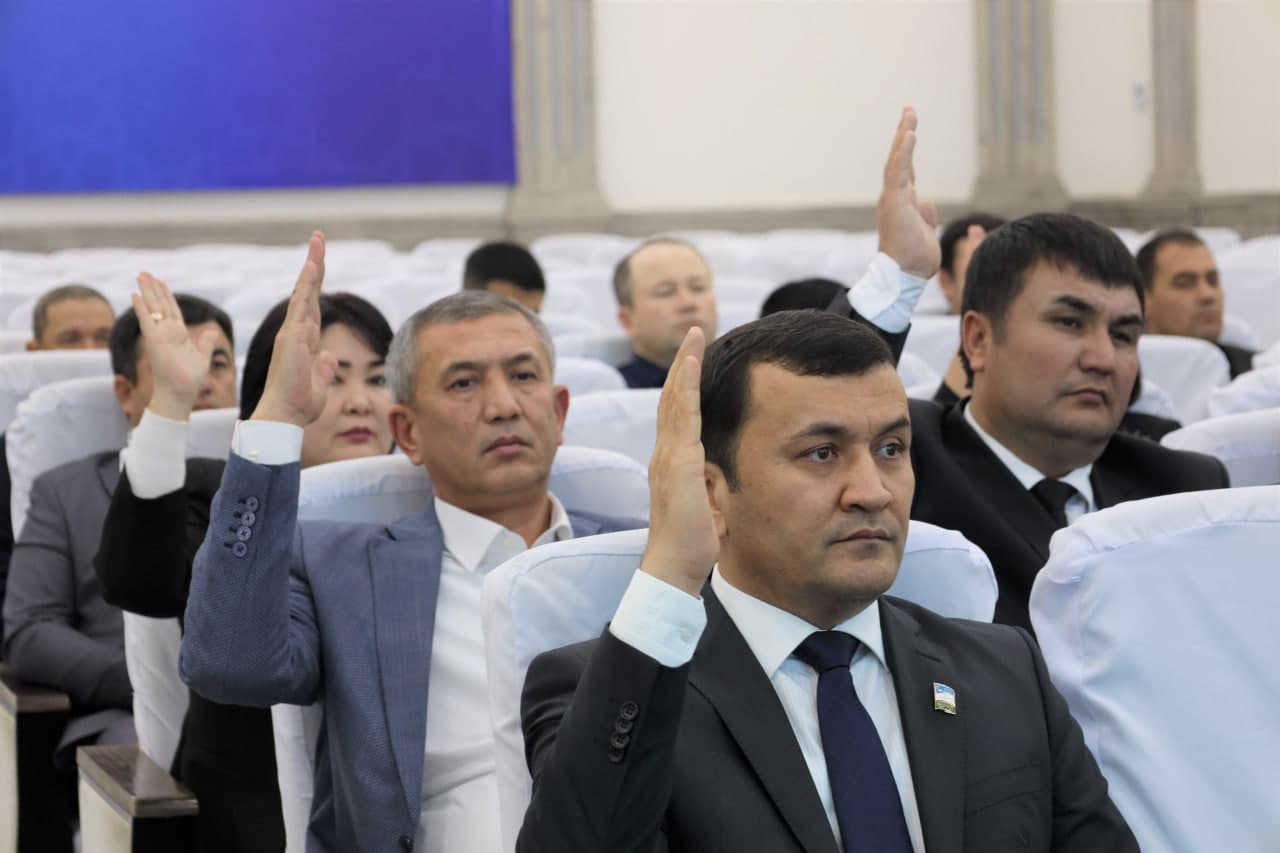Xalq deputatlari Qarshi shahar Kengashining navbatdan tashqari sessiyasi bo‘lib o‘tdi
