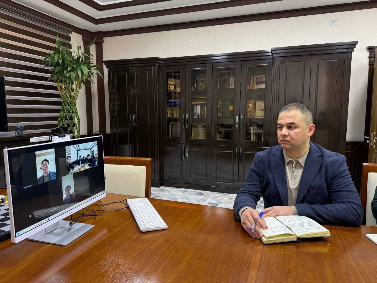 Qarshi shahri hokimi Janubiy Koreya kompaniyasi vakillari bilan onlayn muloqot o‘tkazdi