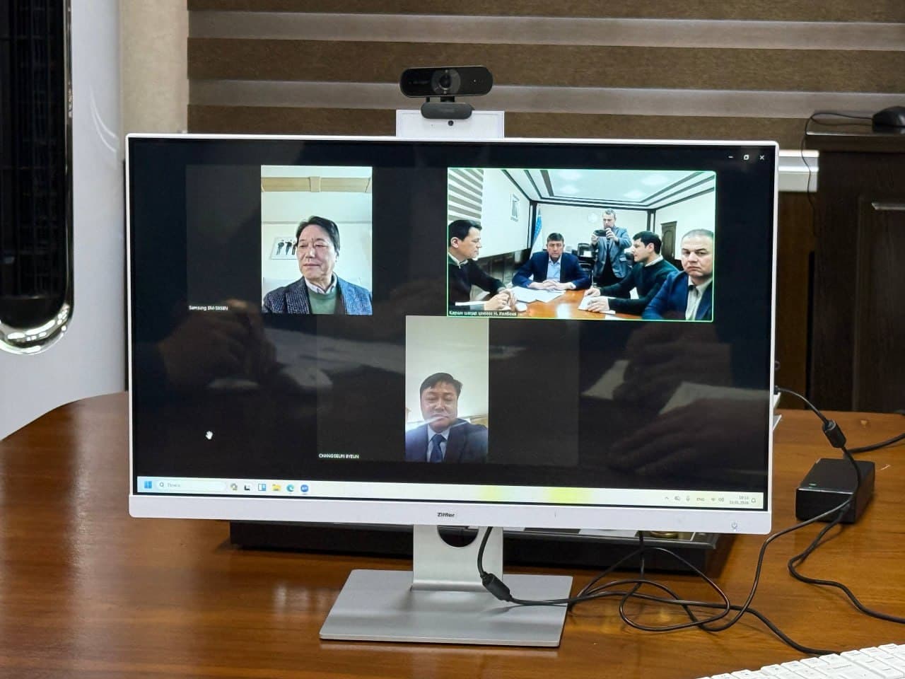 Qarshi shahri hokimi Janubiy Koreya kompaniyasi vakillari bilan onlayn muloqot o‘tkazdi