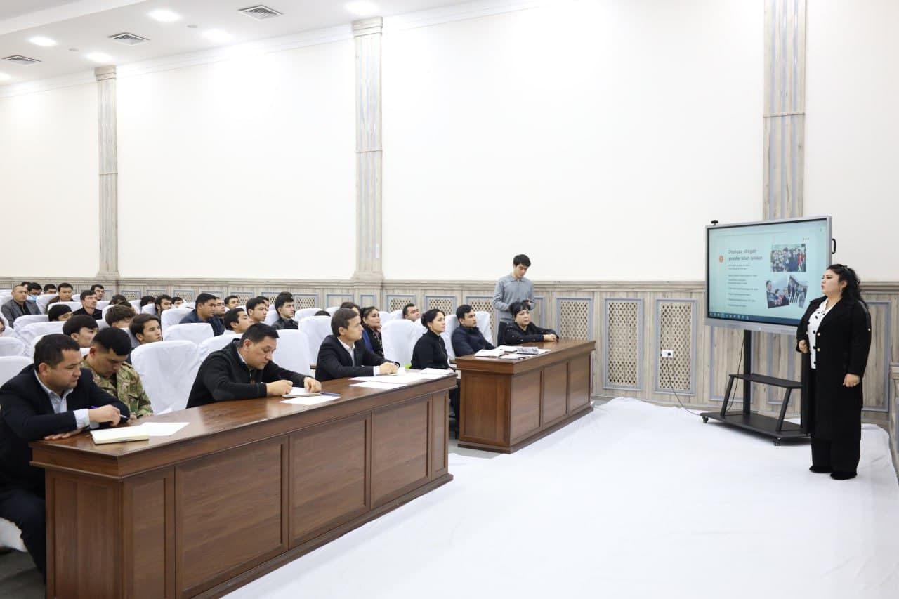 Ҳоким ва ёшлар учрашуви