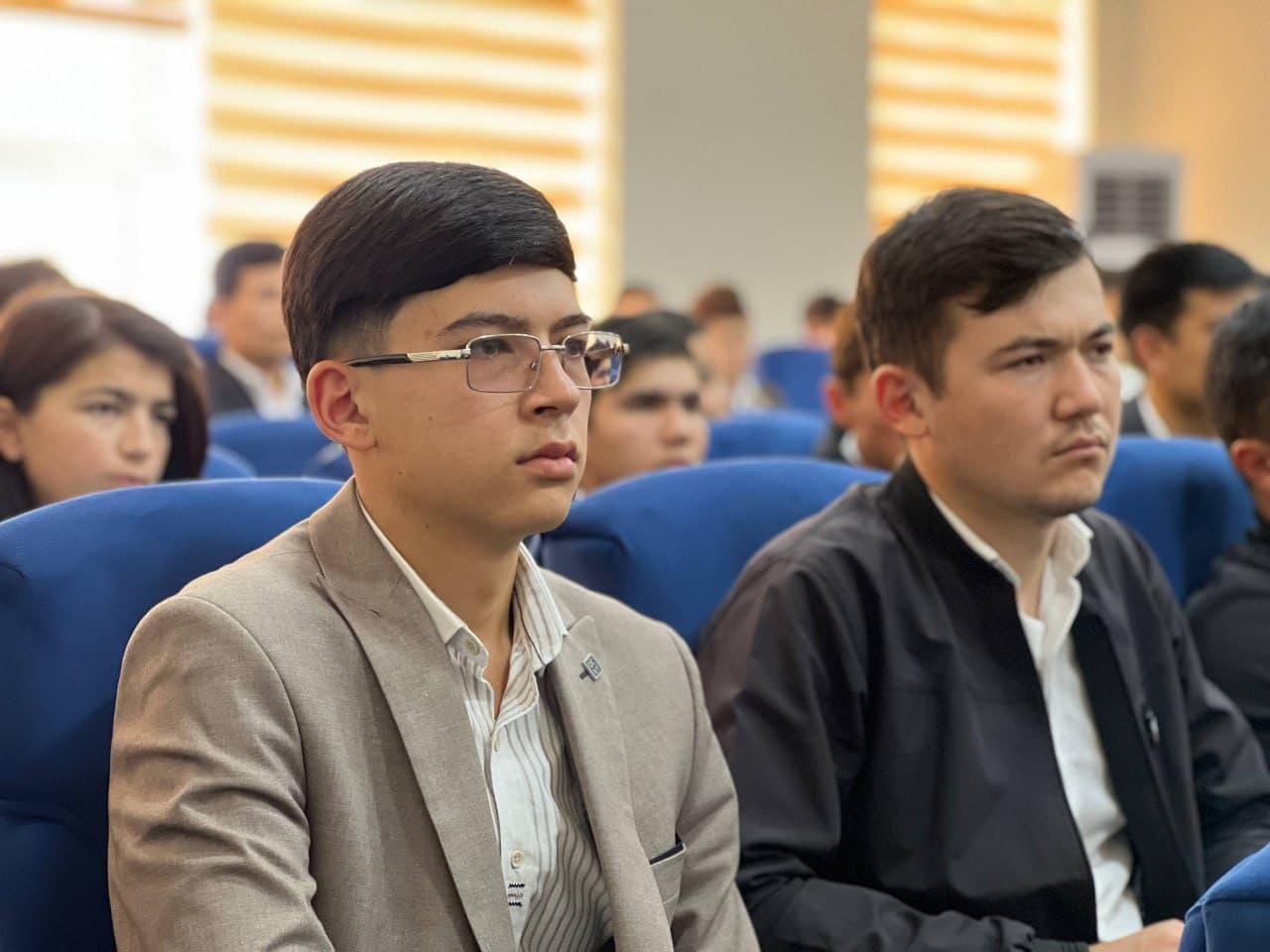 ШАҲАР ҲОКИМИ ВА ЁШЛАР МУЛОҚОТИ