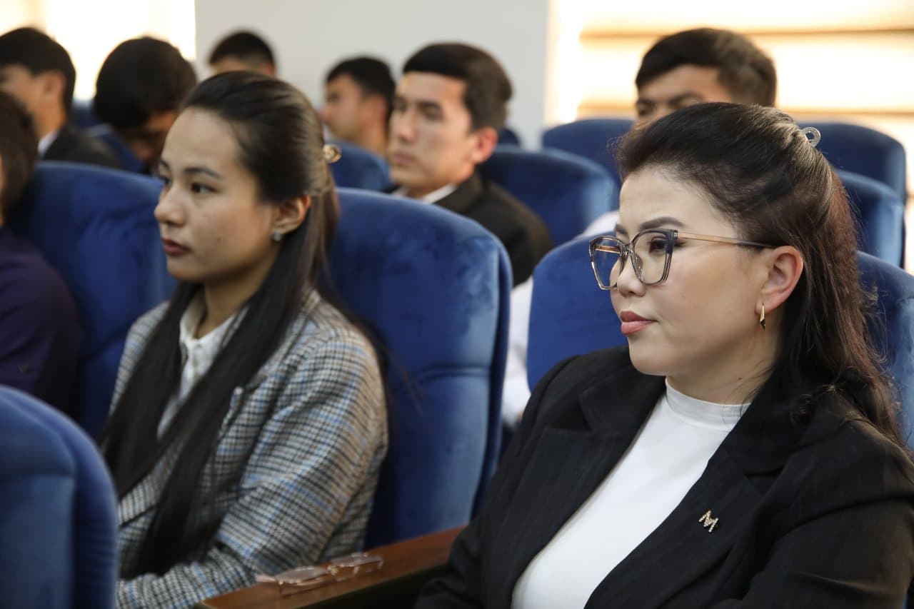 ШАҲАР ҲОКИМИ ВА ЁШЛАР МУЛОҚОТИ