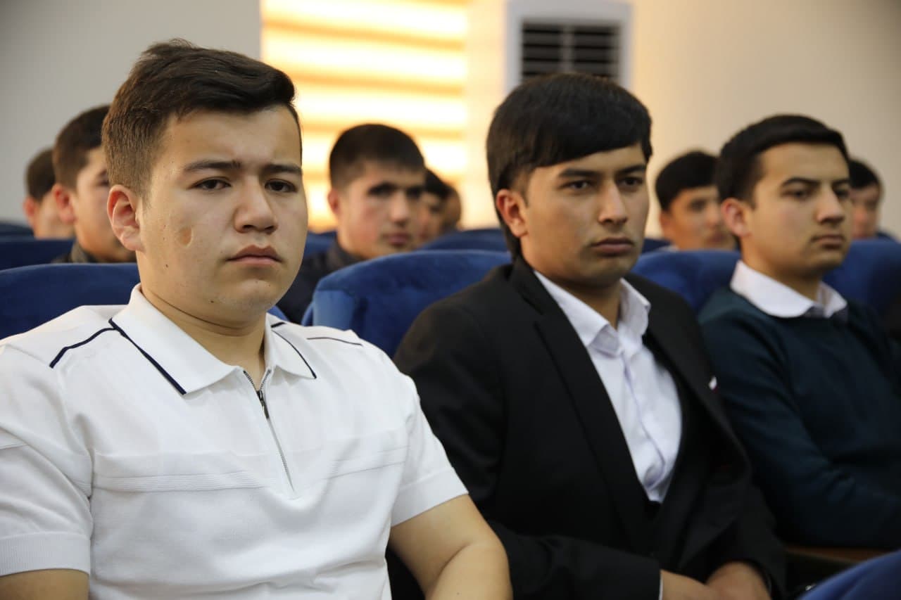 ШАҲАР ҲОКИМИ ВА ЁШЛАР МУЛОҚОТИ