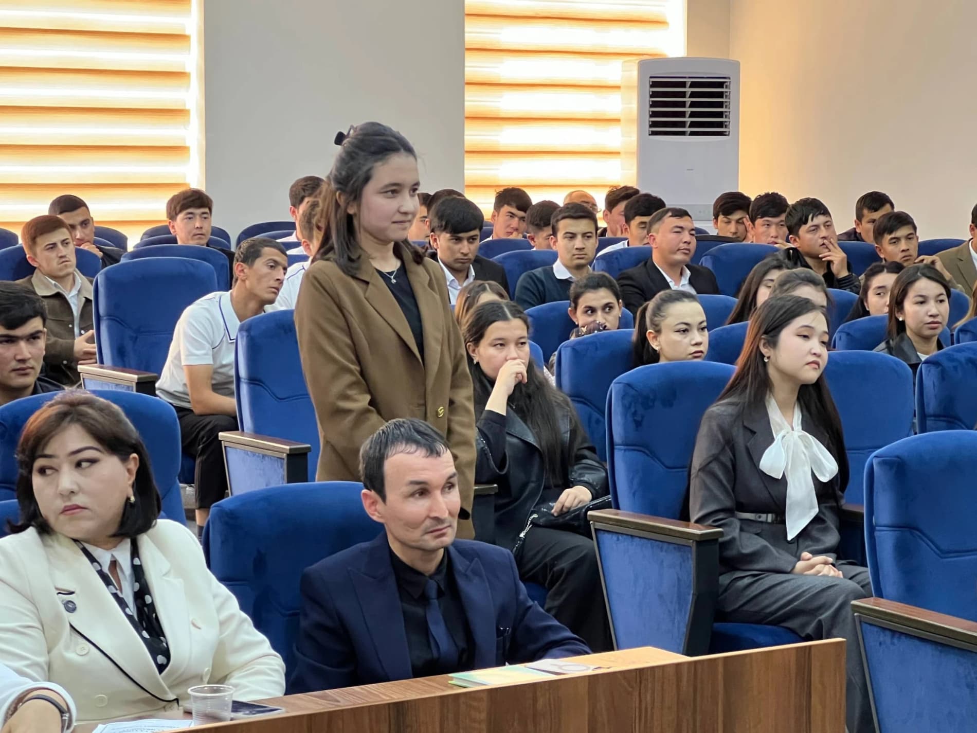 ШАҲАР ҲОКИМИ ВА ЁШЛАР МУЛОҚОТИ