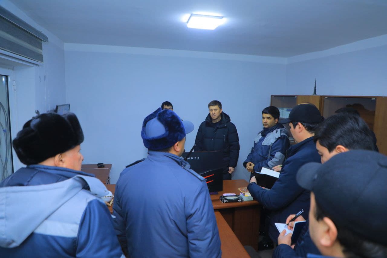 Bozori faoliyati yuzasidan tanqidiy tahlil o‘tkazilib, norasmiy savdo aylanmalariga chek qo‘yish choralari belgilandi Yangi Namangan tumanining “Mingchinor” mahallasida joylashgan, aholi orasida “Shamshiboy” nomi bilan tanilgan ixtisoslashtirilgan qurili