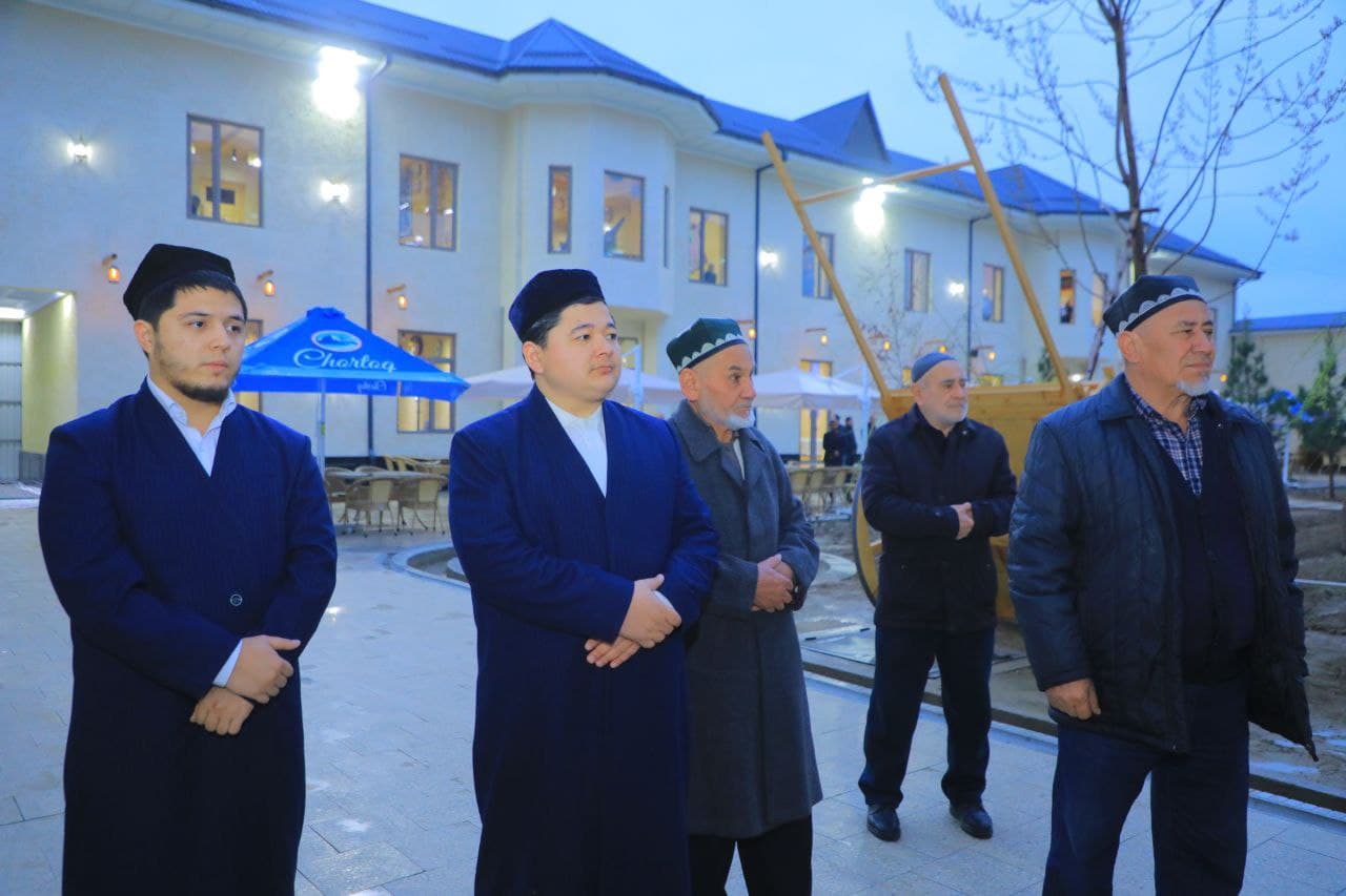 Viloyat hokimi nuroniylar bilan iftorlik qildi