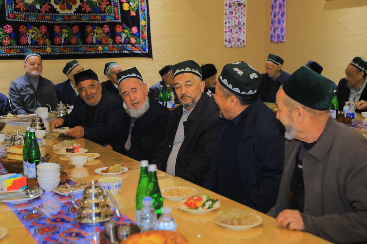 Viloyat hokimi nuroniylar bilan iftorlik qildi