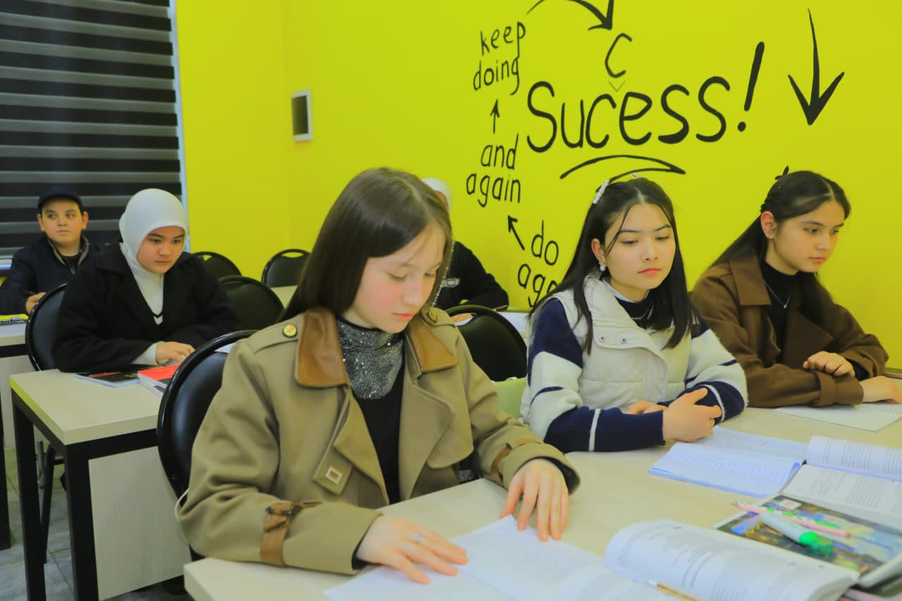 “Vinder School” markazida yoshlar uchun yaratilgan imkoniyatlar bilan tanishildi