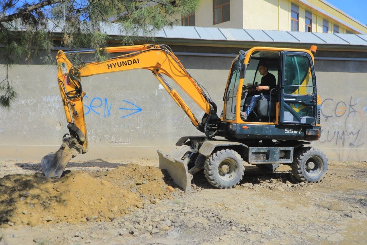Abu Rayxon Beruniy mahallasida infratuzilmani yaxshilash va obodonlashtirish ishlari davom etmoqda