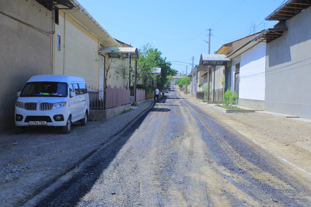 “Istiqbol” mahallasida “Tashabbusli budjet” doirasida ichki yo‘llar asfaltlanmoqda