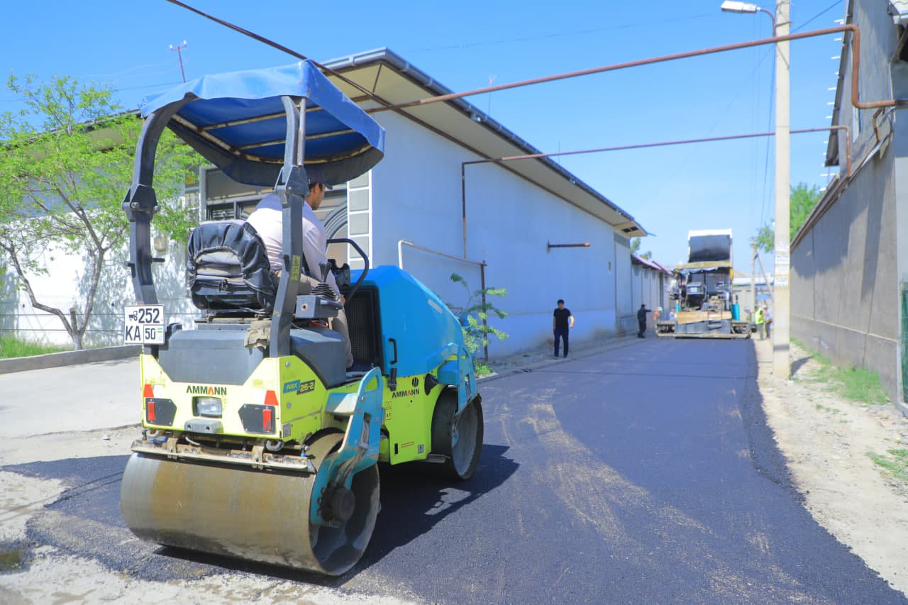 “Istiqbol” mahallasida “Tashabbusli budjet” doirasida ichki yo‘llar asfaltlanmoqda