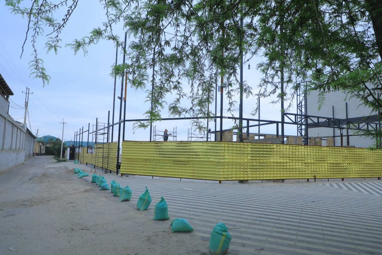 “Kosonsoy” ko‘chasida tartibga solish va obodonlashtirish ishlari davom etmoqda