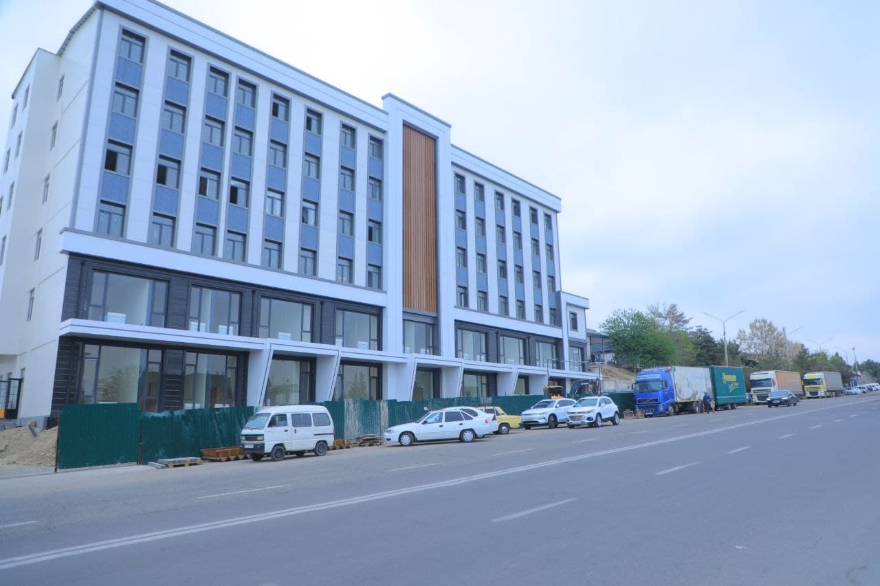 “Kosonsoy” ko‘chasida tartibga solish va obodonlashtirish ishlari davom etmoqda