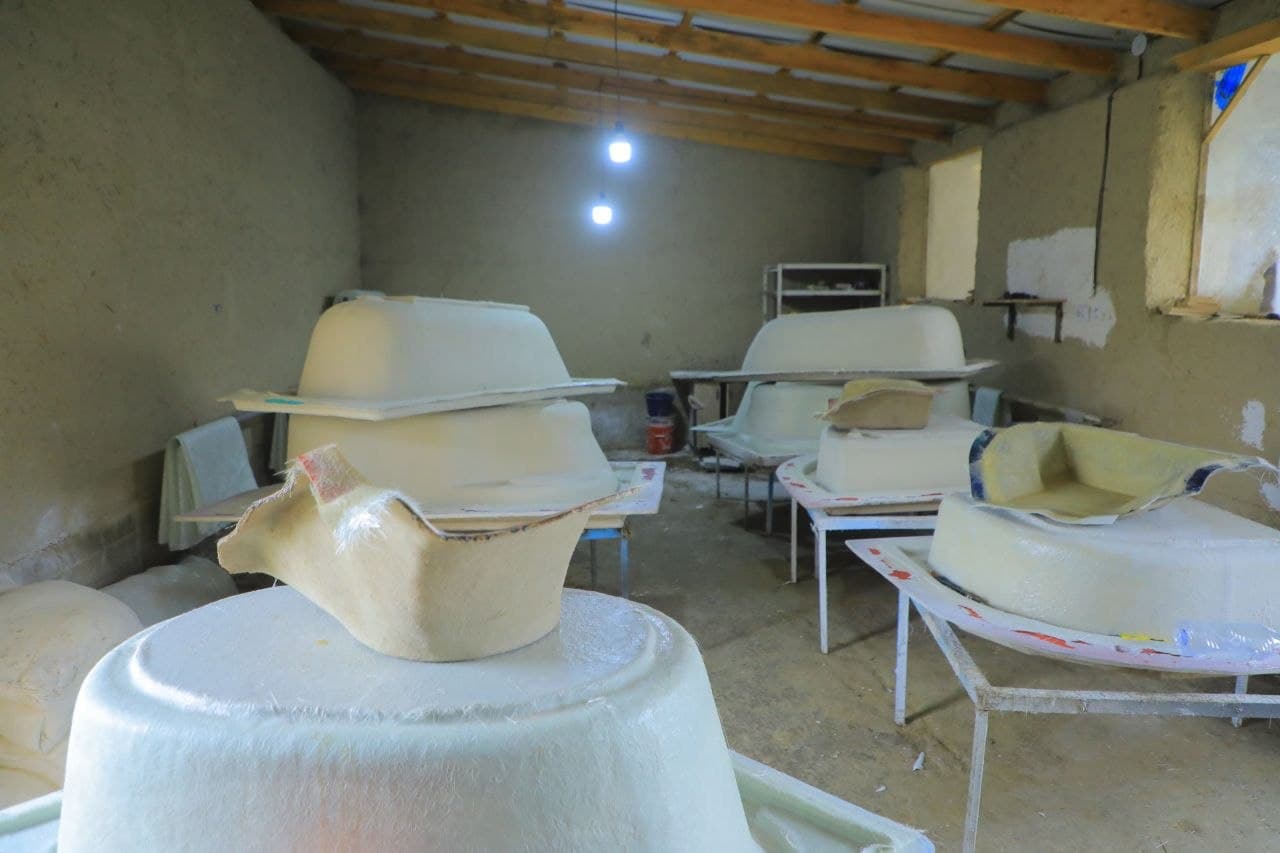 “Kelajak tongi”da zamonaviy basseynlar ishlab chiqarilmoqda