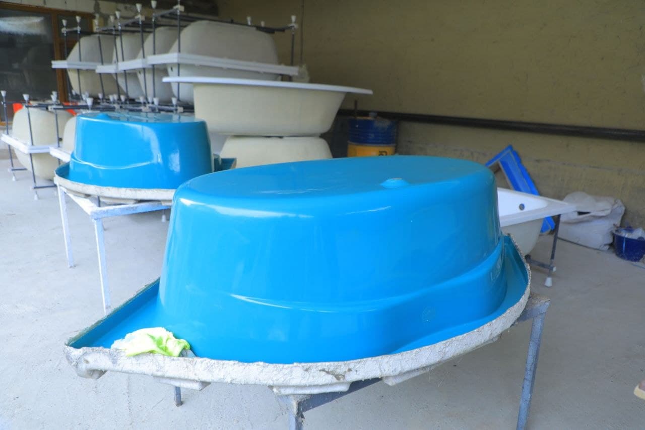 “Kelajak tongi”da zamonaviy basseynlar ishlab chiqarilmoqda