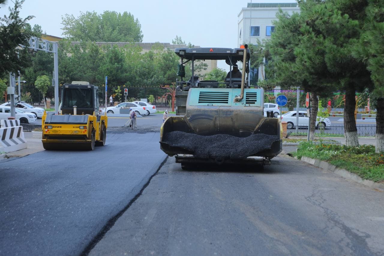 “Mingchinor” mahallasida ichki yo‘llar asfaltlanmoqda