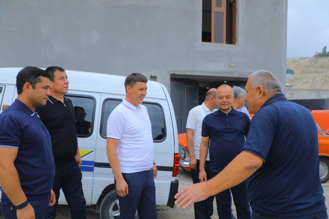 “Yoshlik” mahallasida 198 ta tayanch ustun o‘rnatilib, 5,8 km yangi elektr tarmog‘i tortilmoqda