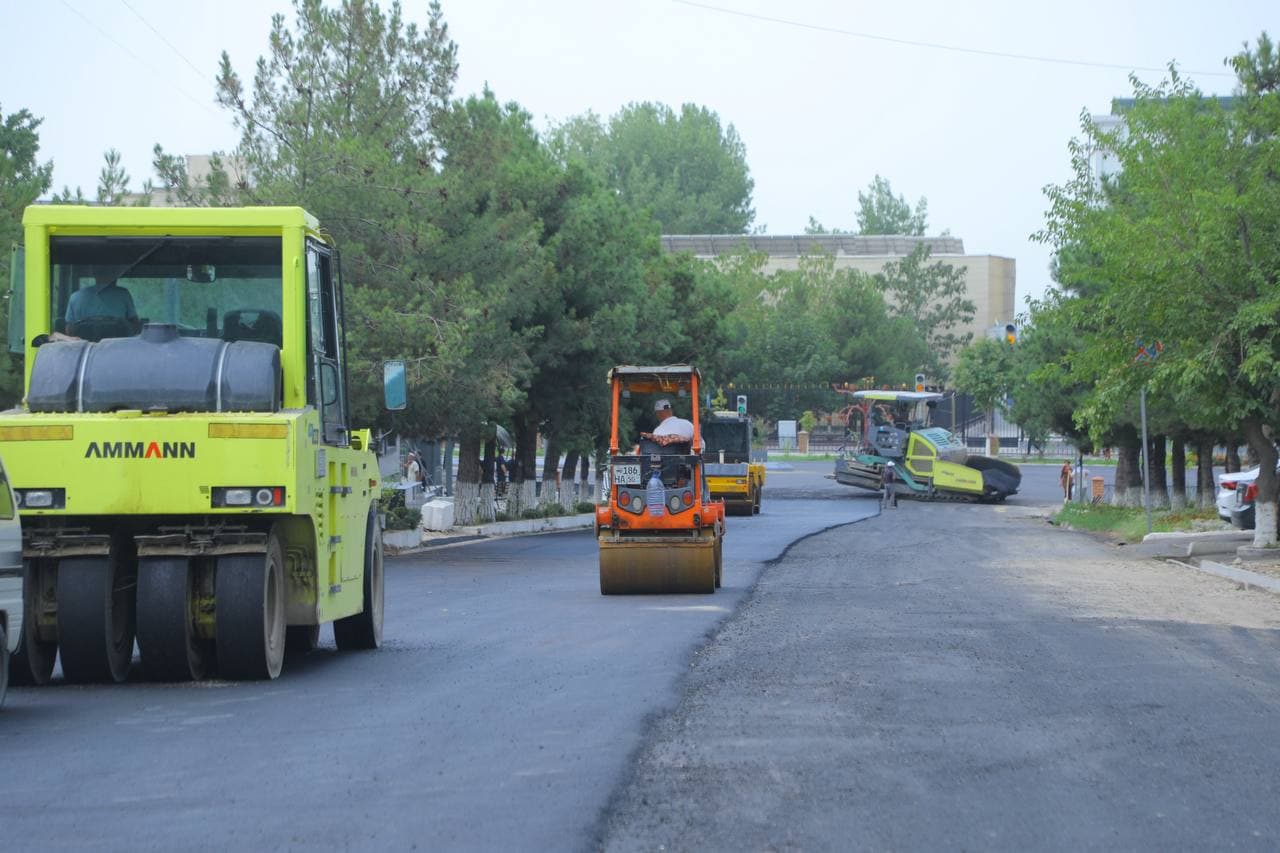 “Mingchinor” mahallasida ichki yo‘llar asfaltlanmoqda