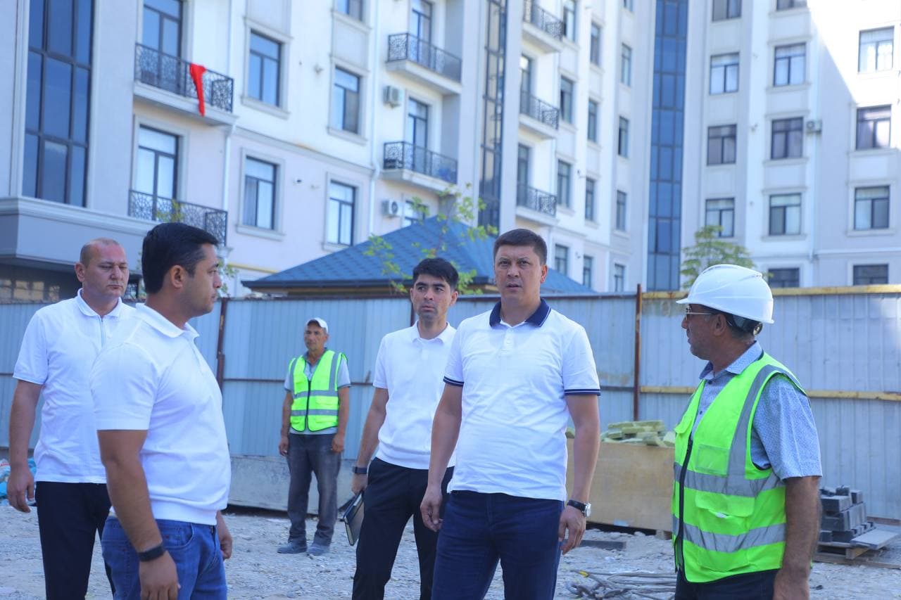 Yangi Namangan tumanida zamonaviy turar-joy majmuasi qurilishi davom etmoqda