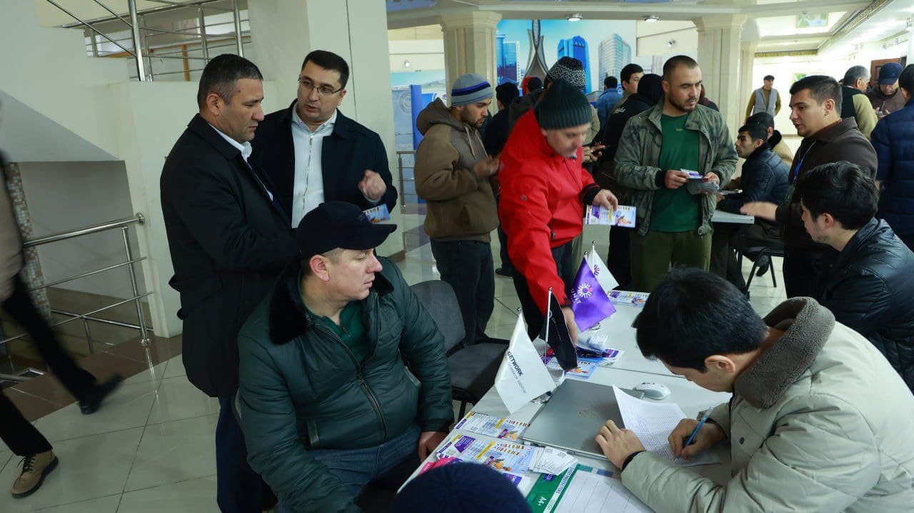 NAVOIY SHAHAR HOKIMI MEHNAT YARMARKASI JARAYONLARI BILAN TANISHDI