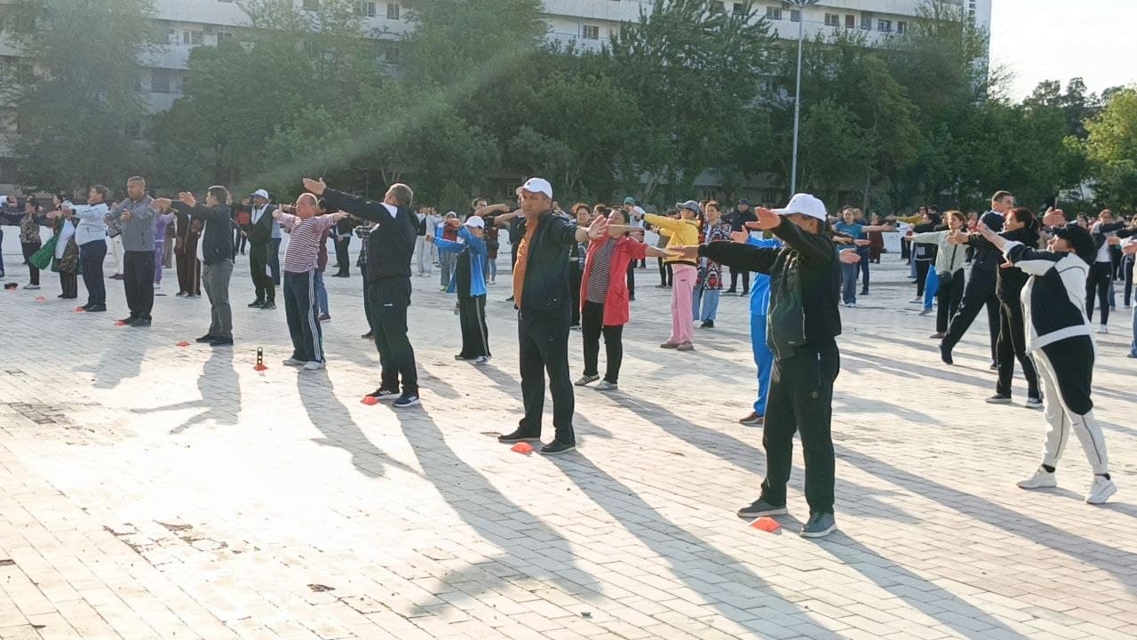 NAVOIY SHAHRIDA KENG KO‘LAMLI OMMAVIY SPORT TADBIRI O‘TKAZILMOQDA