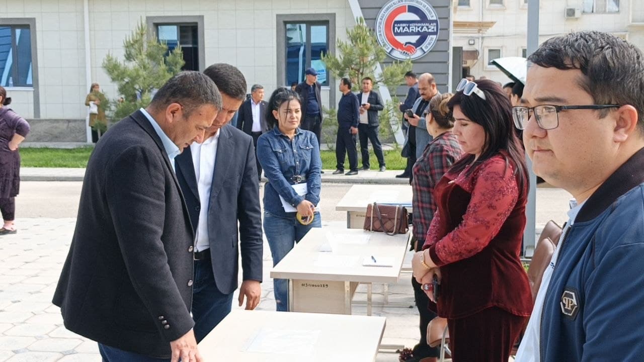 NAVOIY SHAHRIDA 200 DAN ORTIQ FUQAROLAR UCHUN NAVBATDAGI BANDLIK VA MEHNAT YARMARKASI TASHKIL QILINDI