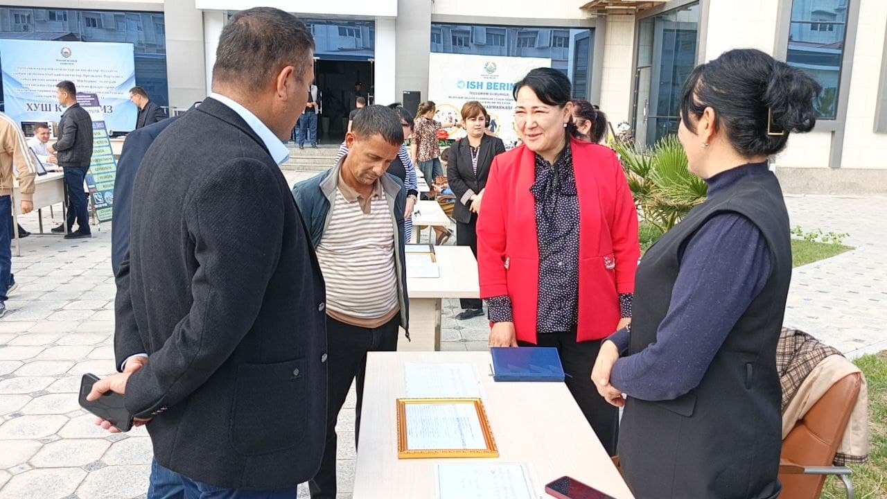 NAVOIY SHAHRIDA 200 DAN ORTIQ FUQAROLAR UCHUN NAVBATDAGI BANDLIK VA MEHNAT YARMARKASI TASHKIL QILINDI